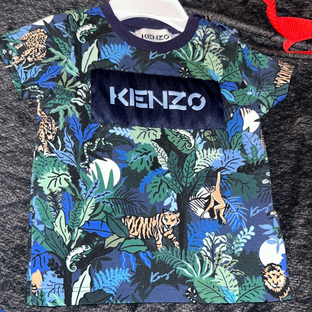 Baby boy grew out of it . Only wore once!